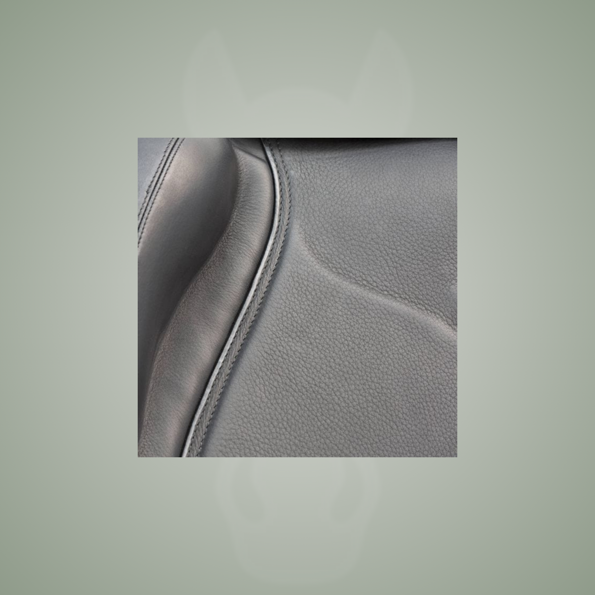 Kieffer Rotterdam dressage saddle in black, on the One-Eyed Equine branded background