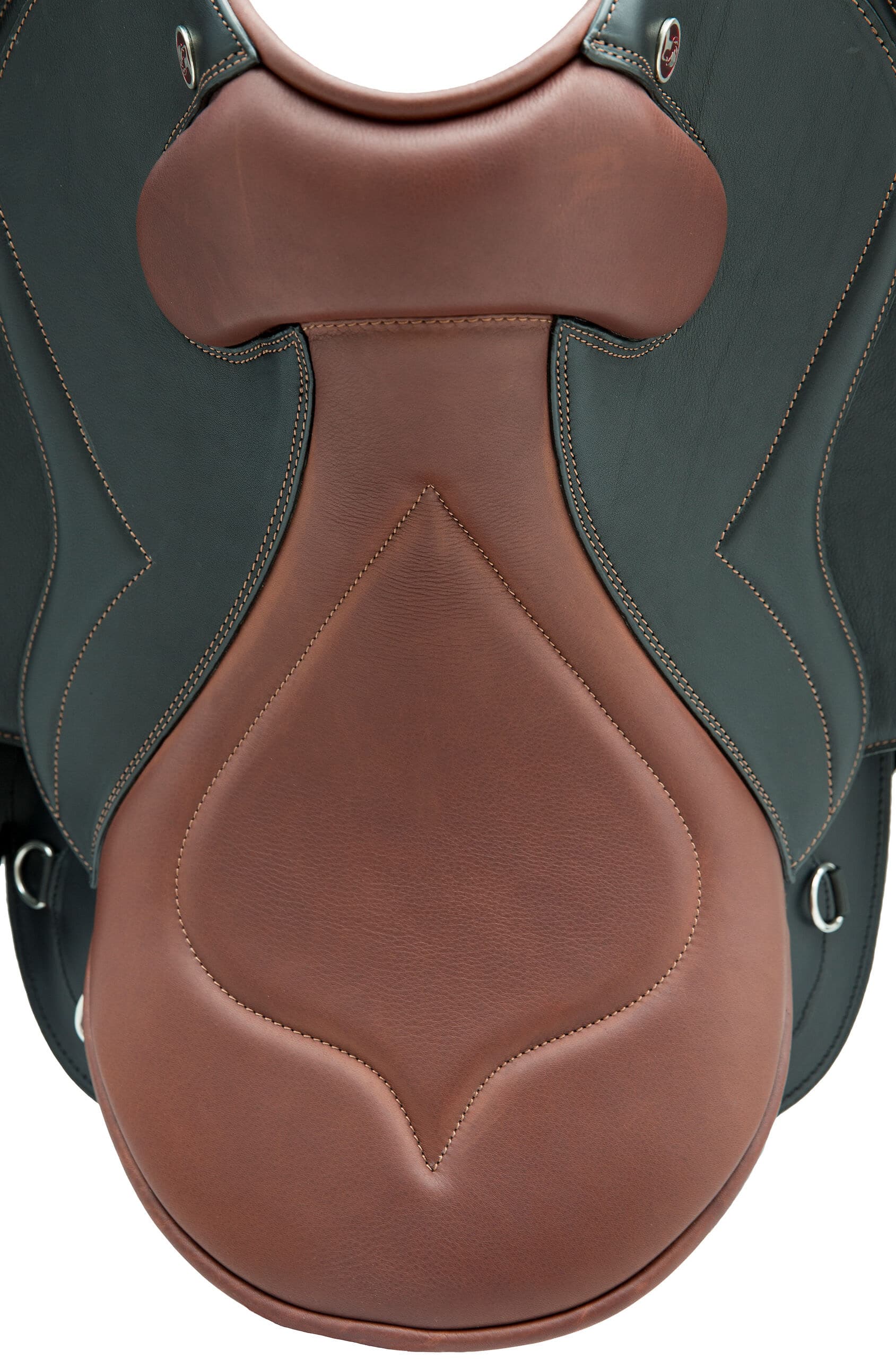 Kieffer Trail trekking saddle in chestnut and black, with chestnut seat and knee inserts