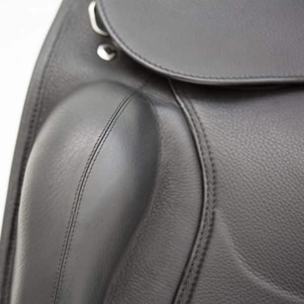 Kieffer Brugge dressage saddle, large anatomically shaped soft knee roll on the saddle flap
