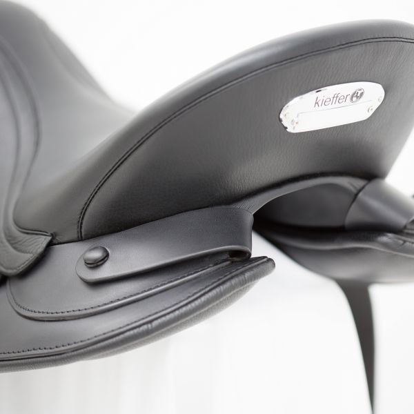 Kieffer Brugge dressage saddle, double leather saddle flaps with a reinforced lower edge