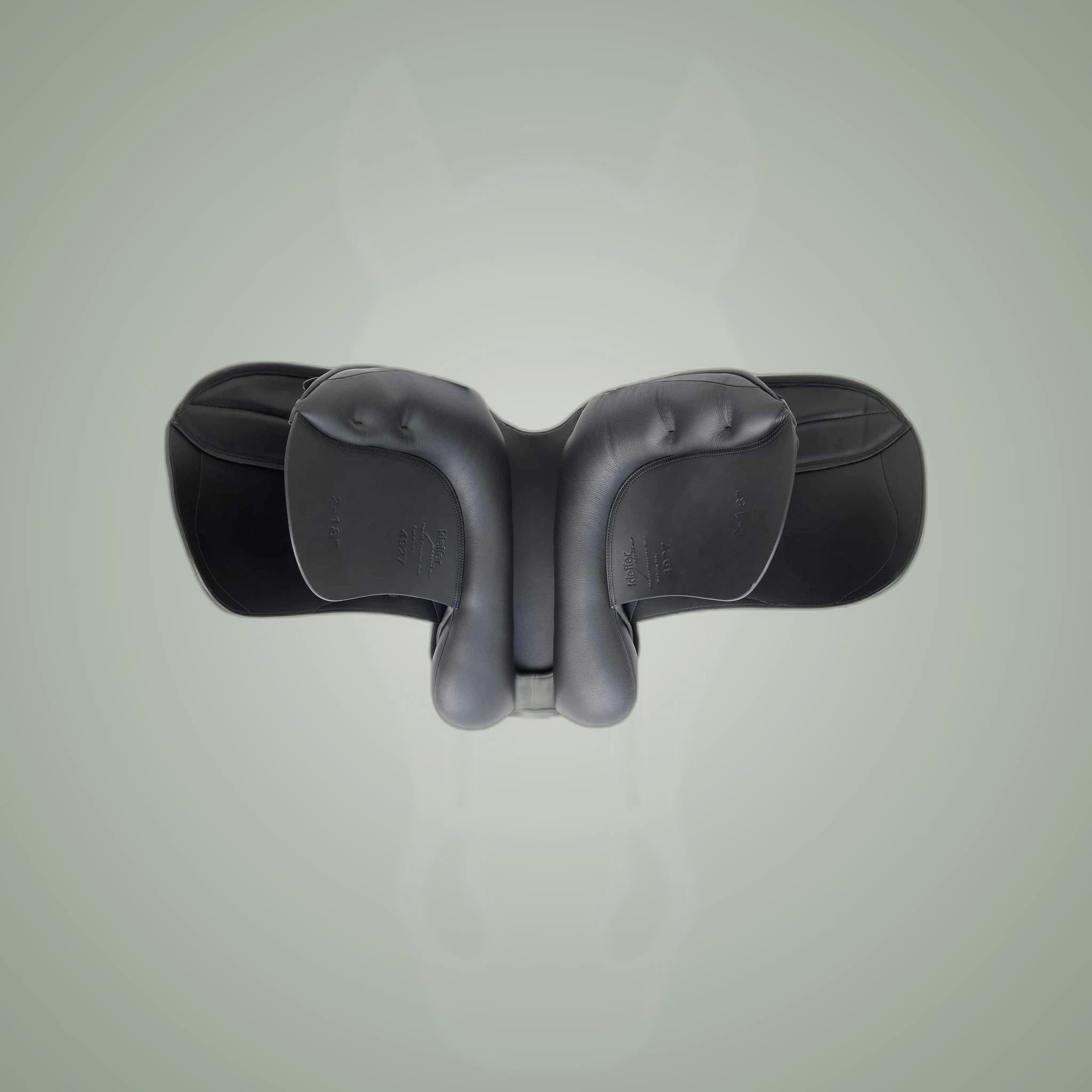 Kieffer Passion Four dressage saddle underside, panel and gullet detail.