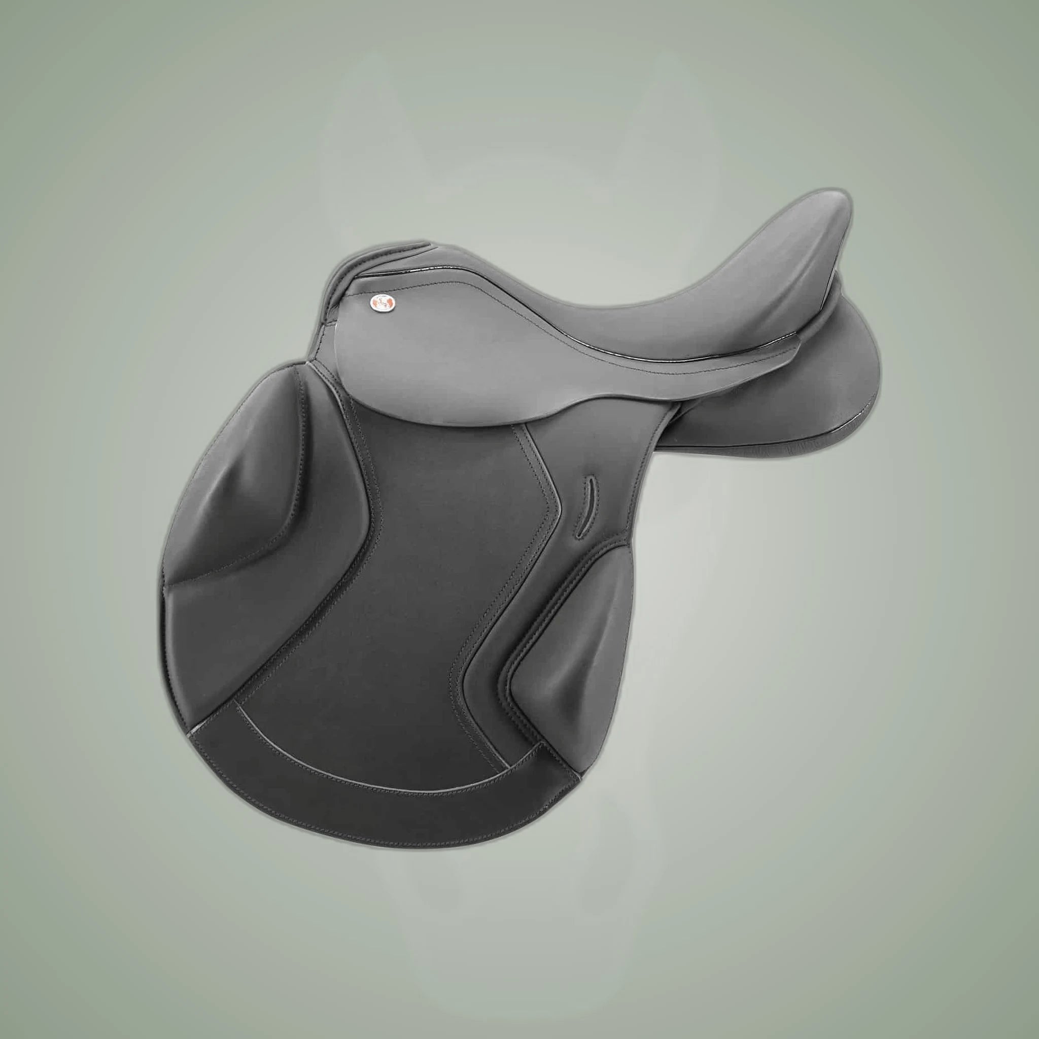 Kieffer Koof AT jump saddle in black, side view.